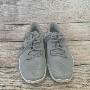 Nike Woman’s flex supreme Tr5 size 9